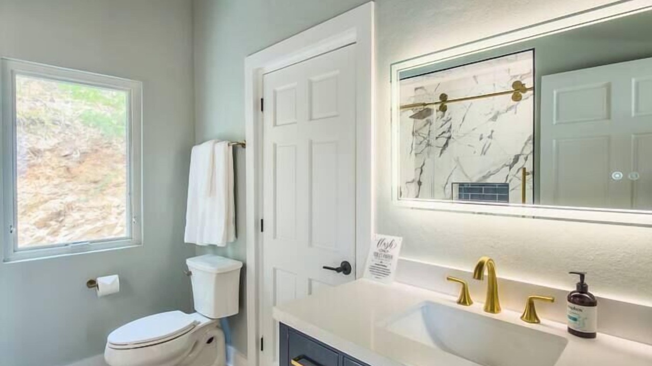 Photo of Bathroom in Estate Sprat Hall