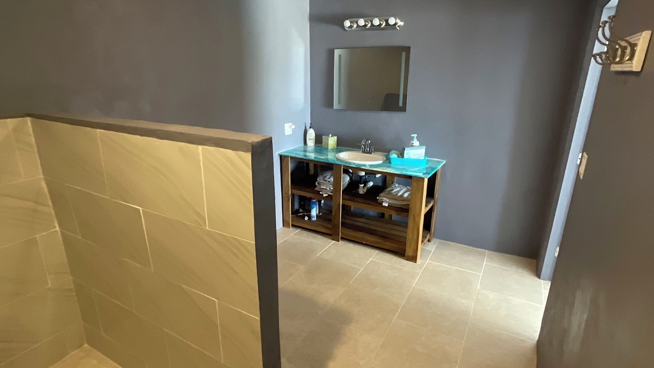 Photo of Bathroom in Estate East Street