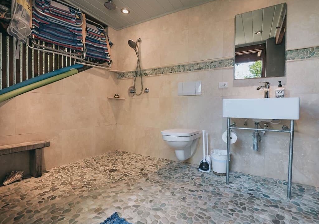 Photo of Bathroom in Estate Calabash Boom