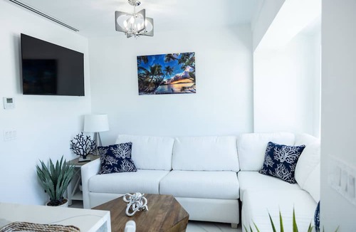Estate Enighed Condo | Dolphin Suites