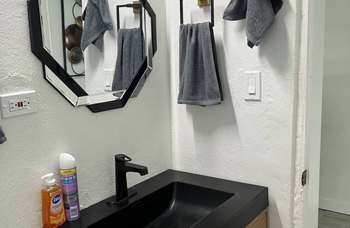 La Grande Princesse House | Sunset Creek 1 bedroom apt with AC in beautiful Christiansted St. Croix.