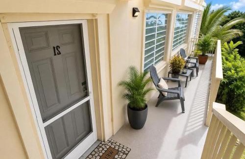 Estate Kings Quarter Apartment | Two-story villa with an ocean view from the pool