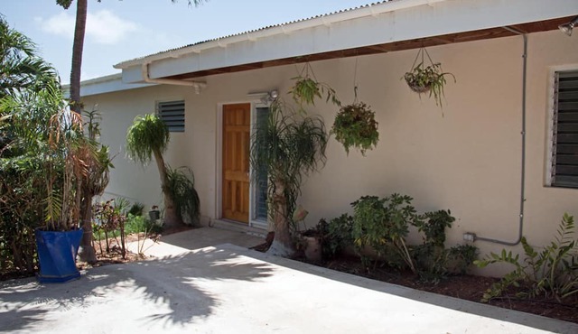 Spacious 2/Bed, 2/Ba, Pool, A/C Bedrooms, Screened Porch, Wi-Fi in St. John