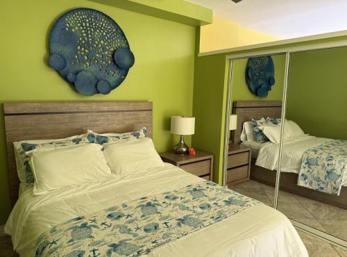 Island Couples Retreat - 1 Bed Condo in Red Hook in St Thomas