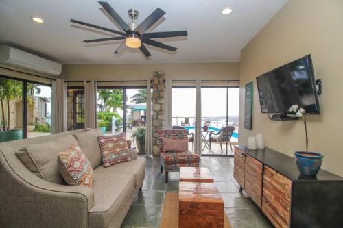 Executive 1 Bedroom Poolside Apt Kilele suite in Christiansted